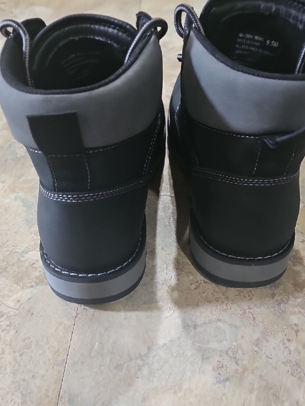 Levi's Black Men's Lace-Up Work Boots - Picture 7 of 10
